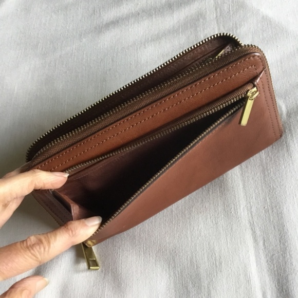 Nearly New Fossil Leather Wallet/Wristlet - Picture 4 of 8
